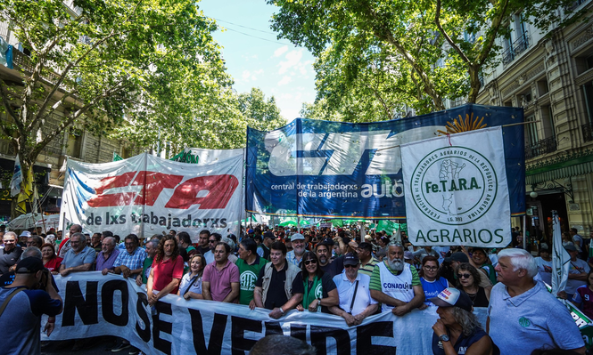 Los sindicatos más duros se movilizan contra el gobierno de Javier Milei en Plaza de Mayo. Foto: CTA