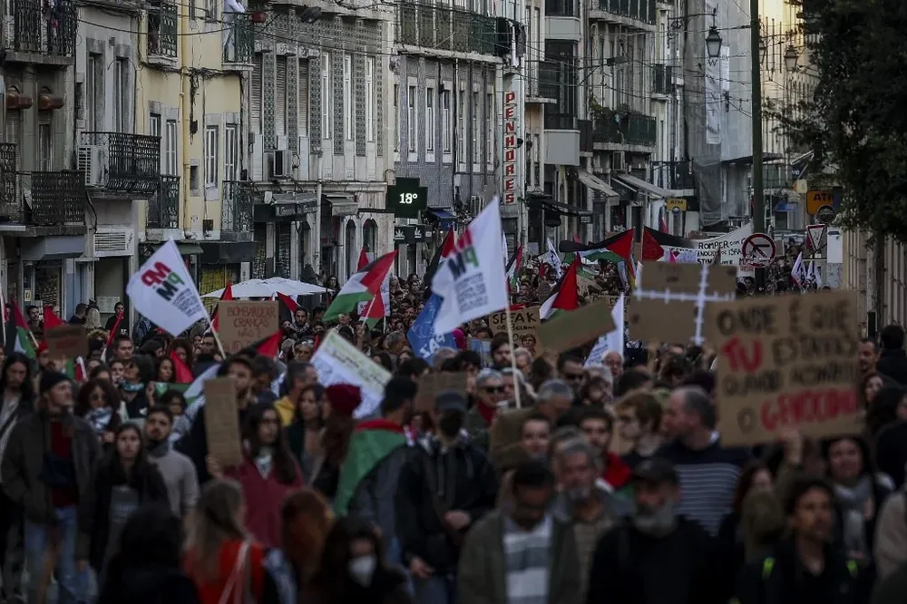En Lisboa, como en otras ciudades europeas, los manifestantes recorrieron las calles reclamando por el cese de las hostilidades en Gaza.