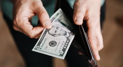 El dólar volvió a caer y se alejó de los $ 39 en el interbancario