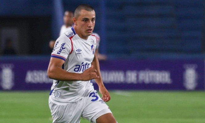 Rodrigo Martínez en su debut en Nacional
