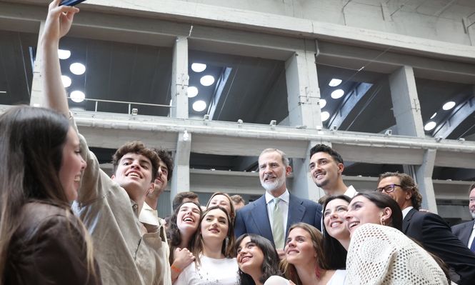 El Rey conoce diferentes iniciativas con impacto social, dentro de los actos de la Fundación Princesa de Girona en La Nave de Villaverde, Madrid