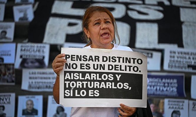 Una mujer exige la liberación de los presos el pasado 14 de diciembre  en Caracas.