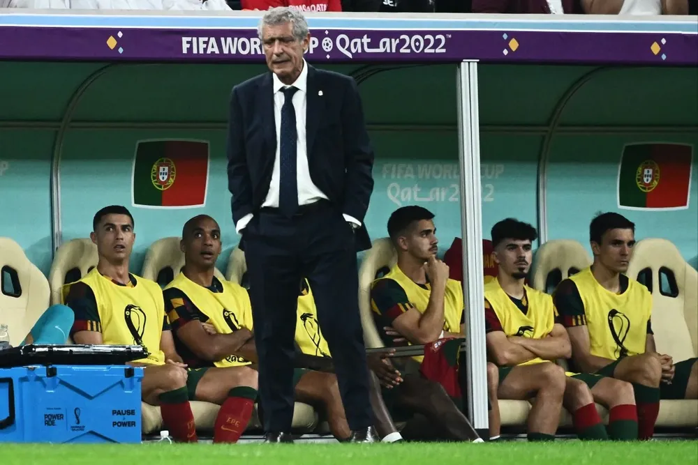 Fernando Santos con Cristiano Ronaldo en el banco