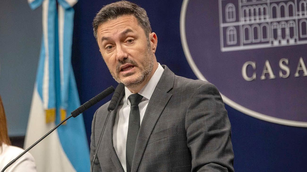 Luis Petri ordenó investigar irregularidades en Campo de Mayo y suspendió a 16 militares.