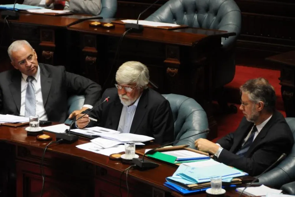 Eduardo Bonomi en el Parlamento