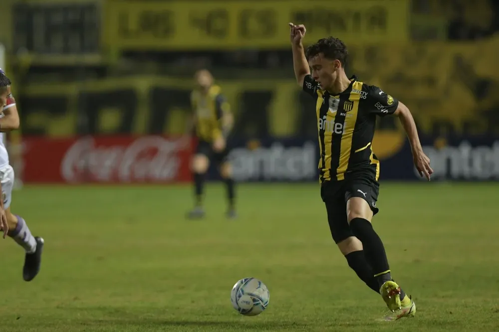 Contra Fénix, último partido en el Campeón del Siglo