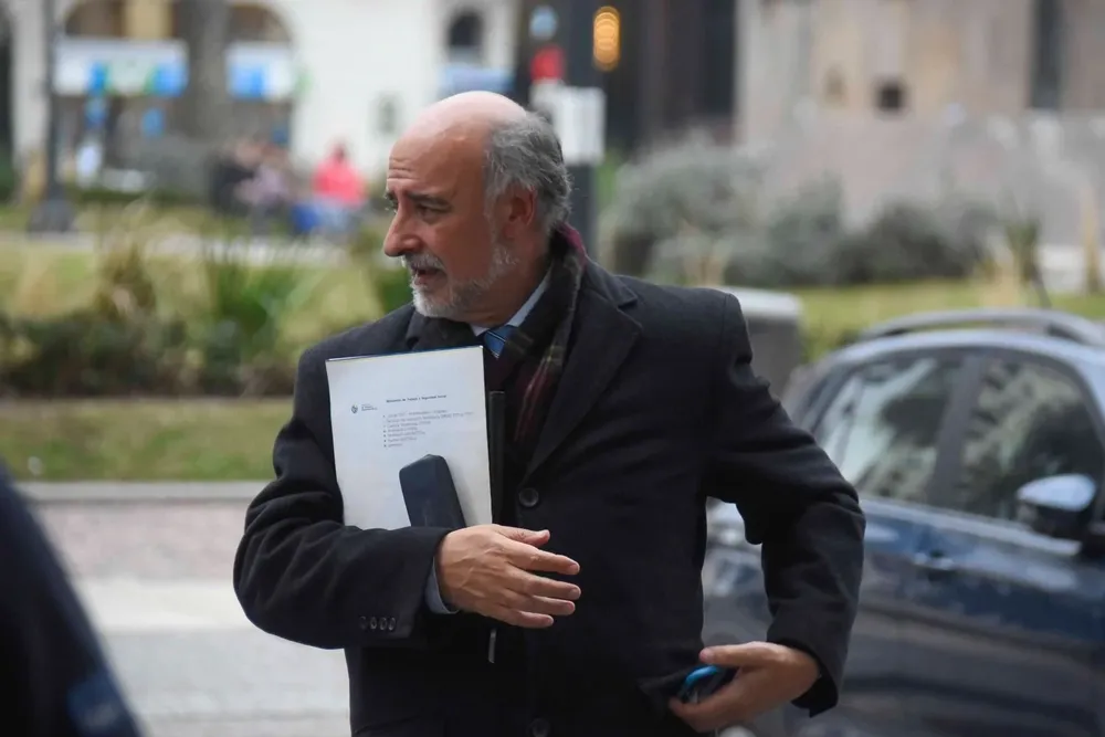 Los trabajadores de las empresas afectadas por el incendio en Punta Shopping se reunirán con el MTSS este lunes