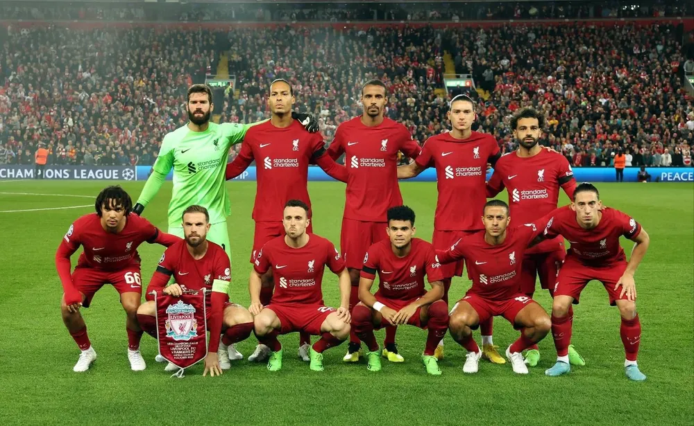 Darwin Núñez en la formación titular de Liverpool este martes ante Glasgow Rangers por Liga de Campeones