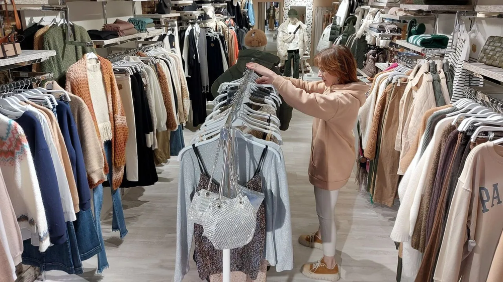 El comercio es el sector m ás afectado por reducción de la jornada laboral.