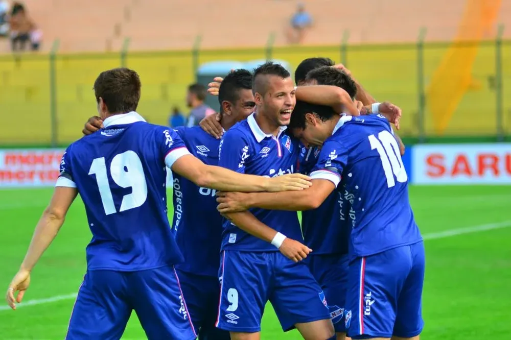 Nicolás López hace festejar a los tricolores