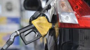 Carga de nafta en estación de servicio.