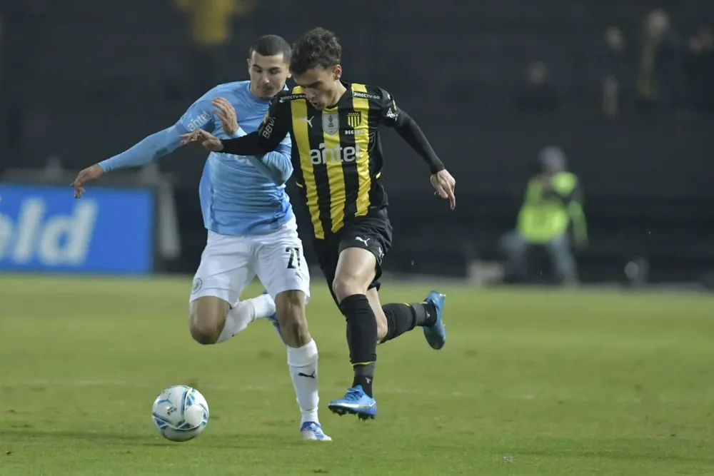 Nicolás Rossi de Peñarol en el partido anterior contra Montevideo City Torque