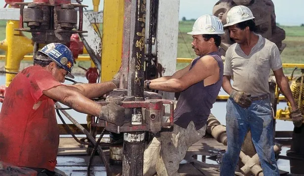 Un diluvio de petróleo se avecina y complica esfuerzos para combatir el calentamiento global