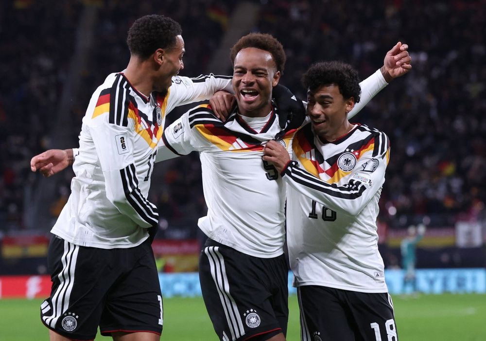 Festejo de Alemania ante Eslovaquia: Assan Ouedraogo, Felix Nmecha y Nathaniel Brown&nbsp;