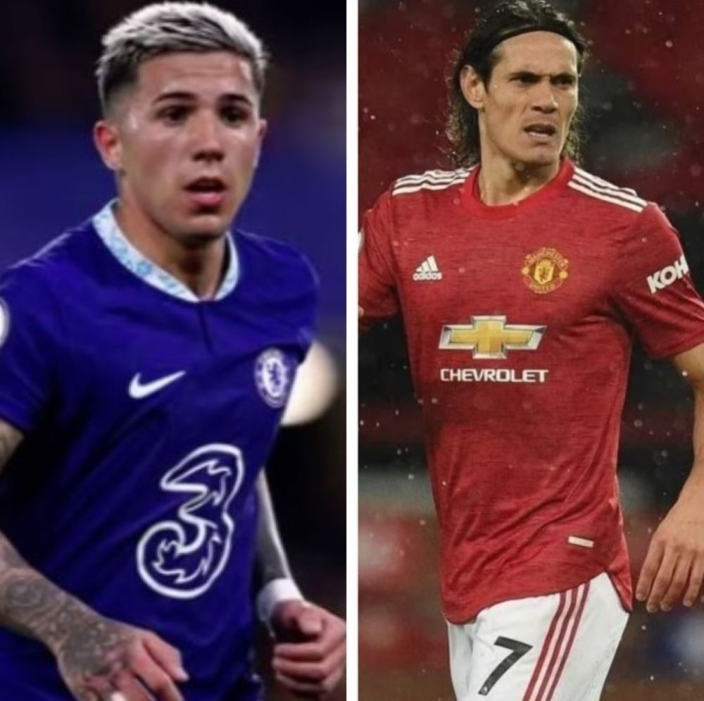 Enzo Fernández de Chelsea y Edinson Cavani cuando defendía a Manchester United