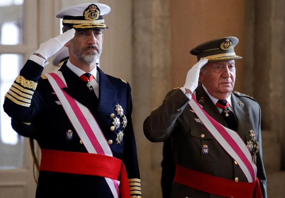 Rey Felipe VI y su padre, el rey emérito Juan Carlos.