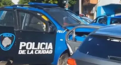 Un policía de la Ciudad de Buenos Aires fue detenido por chocar un patrullero cuando manejaba borracho