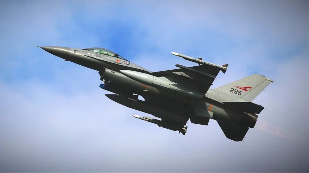 Un avión de combate F-16, como los que Washington venderá a Turquía.