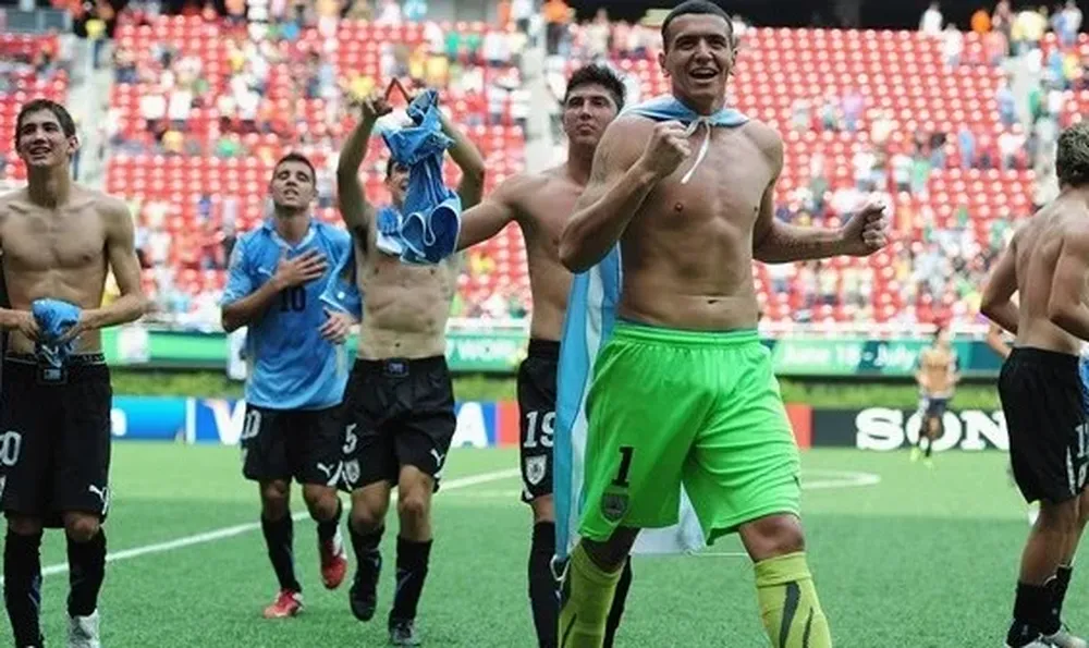 Jonathan Cubero. Nació el 15 de enero de 1994. Es arquero y actualmente juega en Cerro.