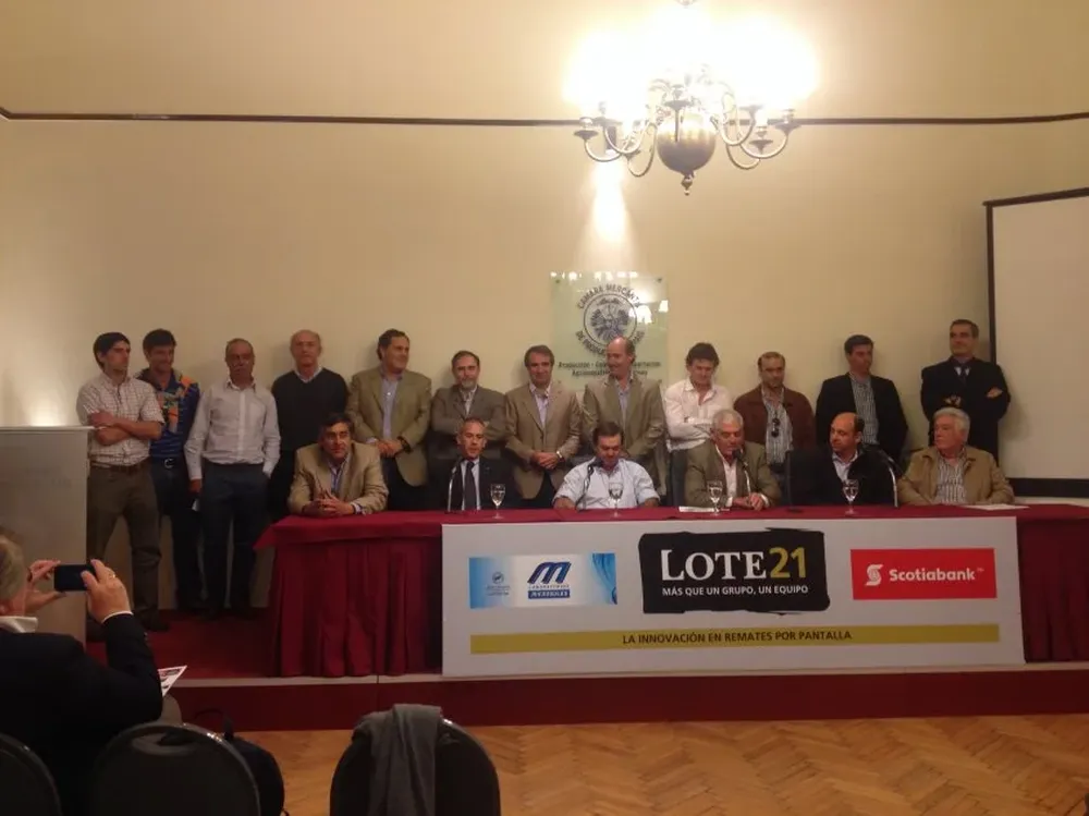 La conferencia de prensa se realizó en la Cámara Mercantil de Productos del País.