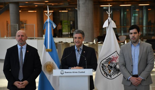 Waldo Wolff, Jorge Macri y Ezequiel Daglio durante la conferencia de prensa donde se hizo el anuncio.
