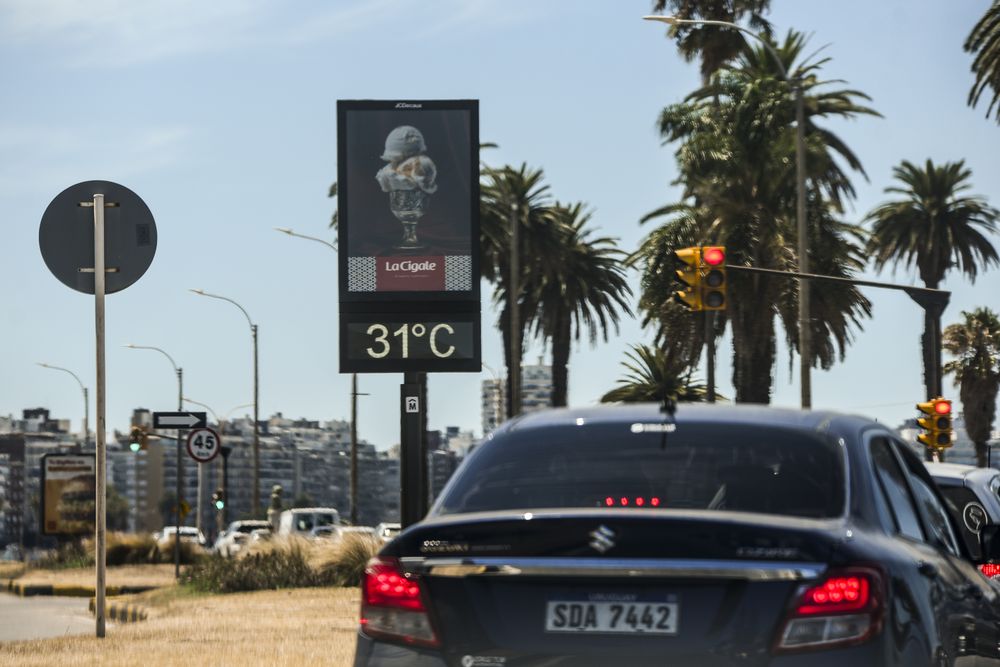 20250203 Termometro de calle, temperatura a 31°, calor, verano, estado del tiempo.