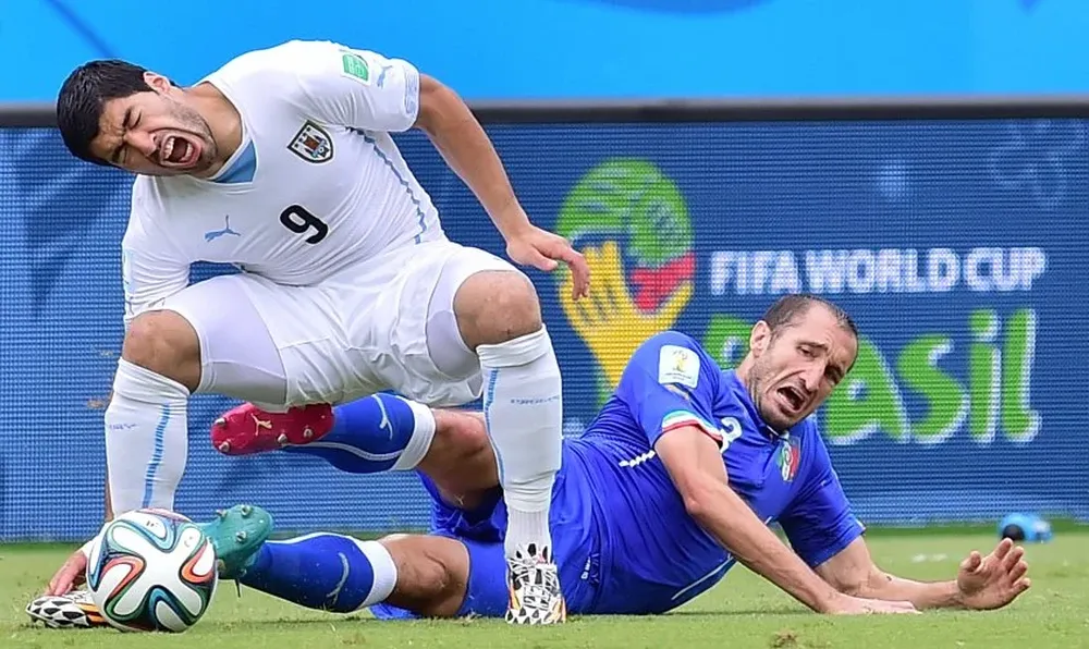 Luis Suárez y Giorgio Chiellini