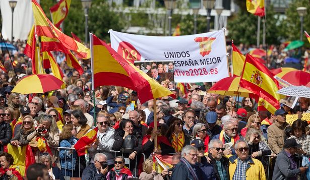 Protesta en Madrid: miles de personas exigen la dimisión de Pedro Sánchez y elecciones ya