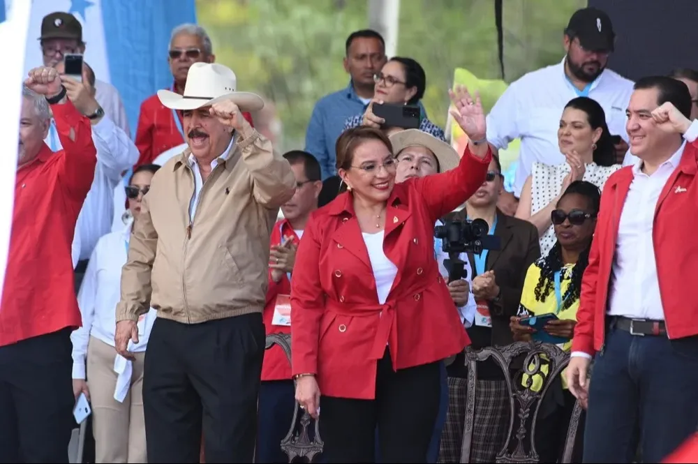 Castro, esposa del expresidente Manuel Zelaya, derrocado en 2009, afirmó que su gobierno impulsó la mayor inversión en infraestructura de la historia.