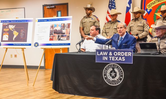 Abbott ordenó la creación de una unidad con cientos de agentes para combatir al Tren de Aragua en Texas