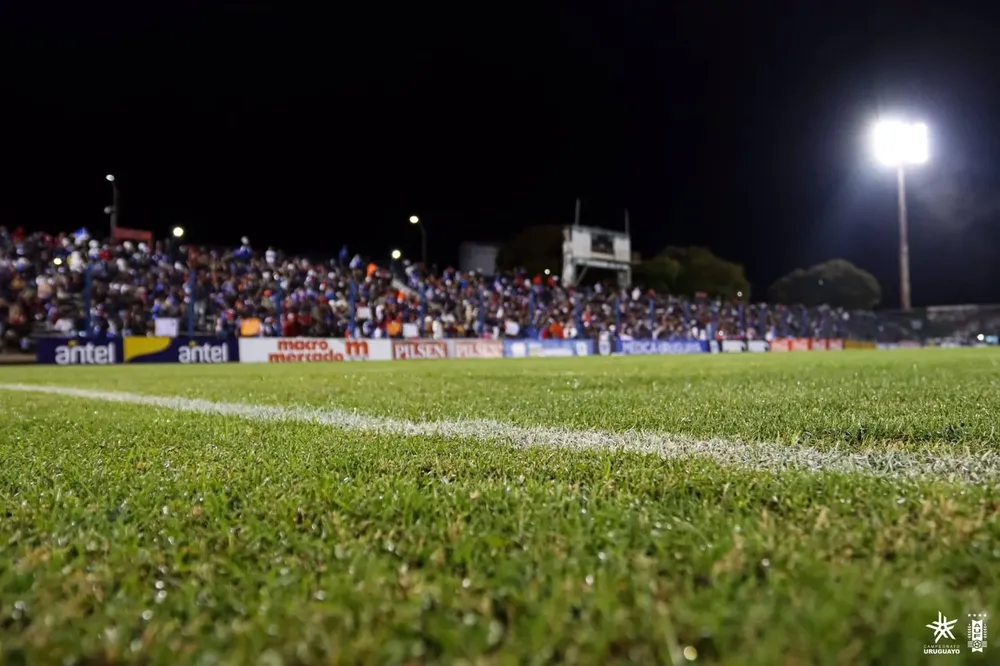 Estadio Artigas de Paysandú, donde jugaron Peñarol y Plaza