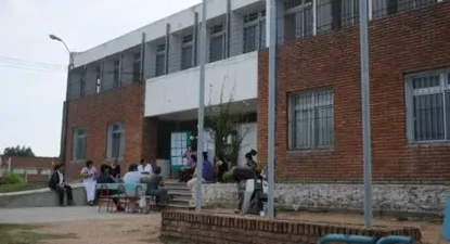 Un alero demora el comienzo de clases