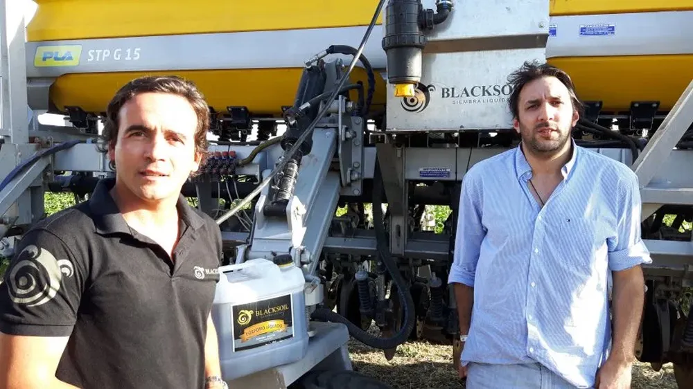 El argentino Lucas Talamoni y el uruguayo Juan José Falero en Expoactiva con Black Soil