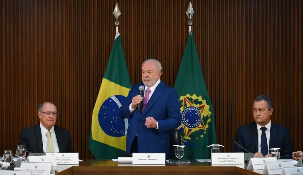 Lula da Silva en la primera reunión con su gabinete de ministros en el Palacio de Planalto