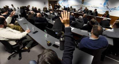 AUF envía los ocho contratos para cerrar el proceso licitario por los derechos de TV del fútbol uruguayo e iniciar nueva etapa comercial, hasta 2029, en la que recaudará US$ 270 millones