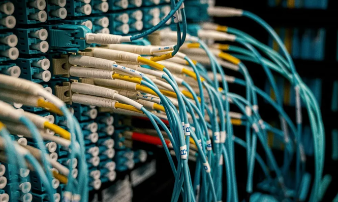 Antel define si vende servicios a cables que ofrecen internet en los hogares