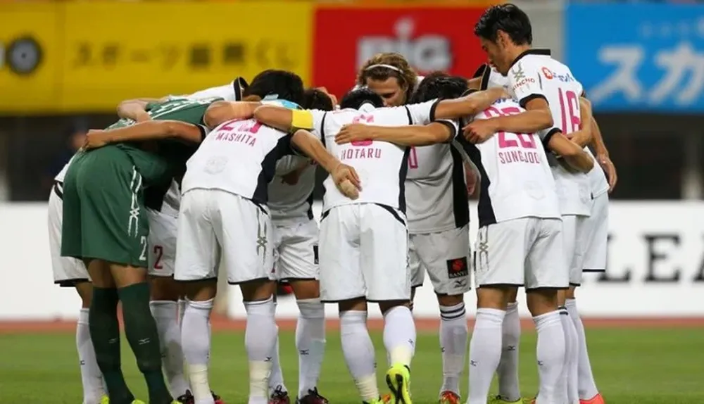 Diego Forlán en la arenga de Cerezo Osaka