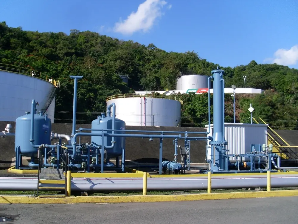 Terminal de cargas de petróleo en Puerto Rico