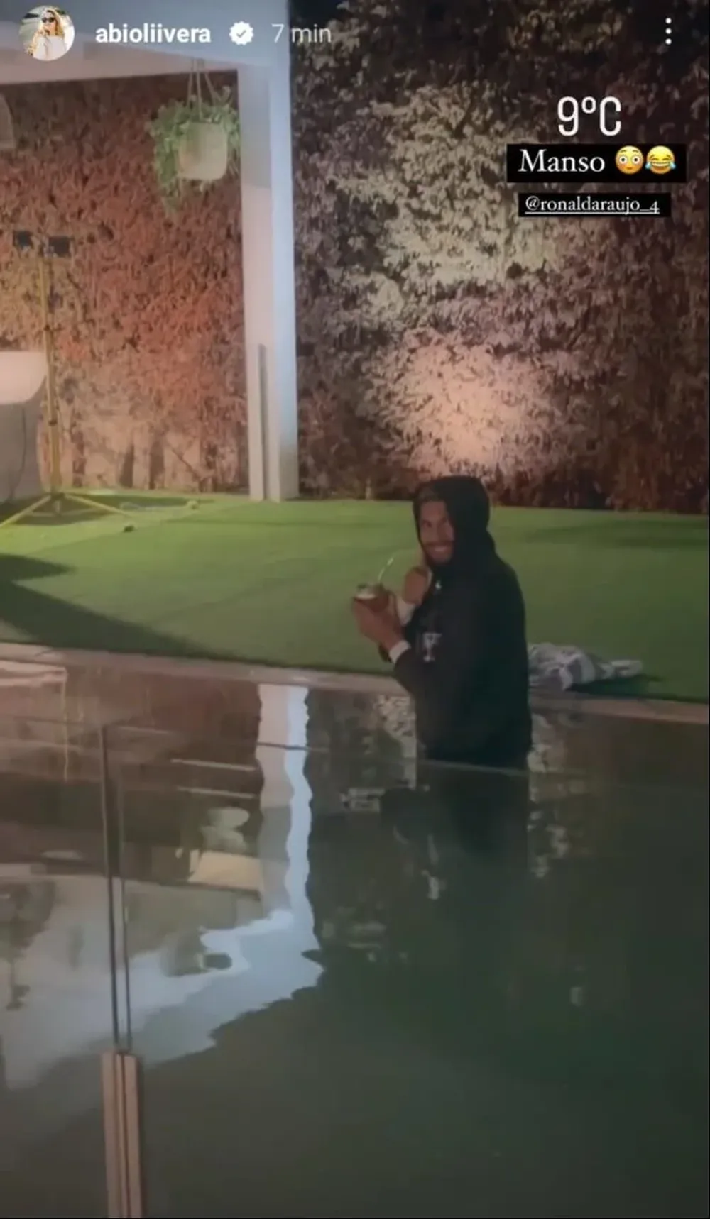 Araujo en la piscina