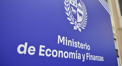 Uruguay regresa a los mercados internacionales con emisión de nuevo bono en pesos y reapertura en dólares
