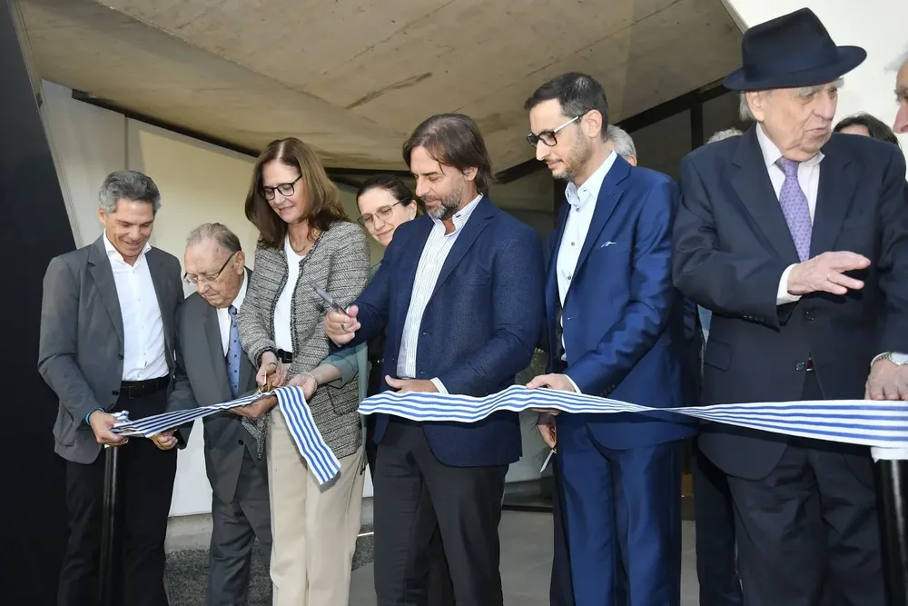 El corte de cina en la inauguración del nuevo complejo industrial de Urufarma