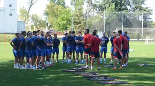 Nacional entrena entre la ilusión de los juveniles y la posible salida de Viña y Neves