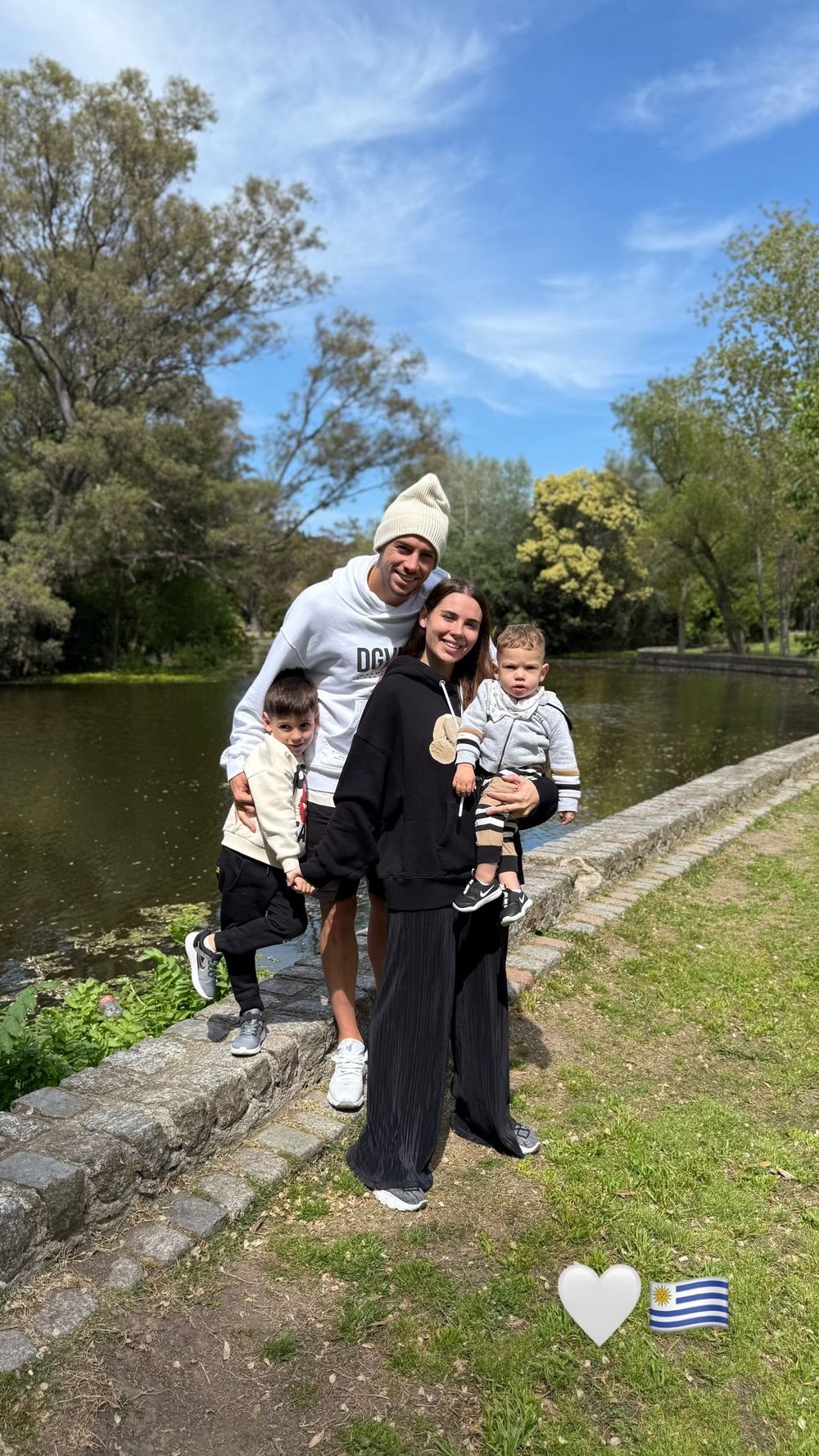El paseo familiar de Federico Valverde y Mina Bonino y sus hijos