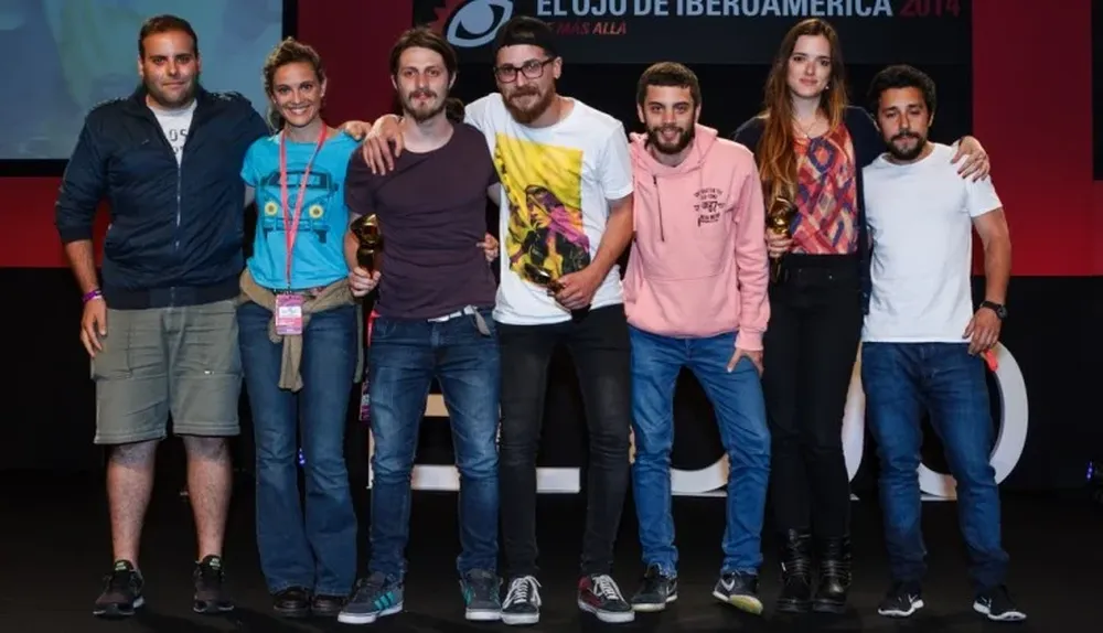 El equipo de Lowe Ginkgo con su premio a mejor agencia de Uruguay