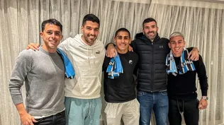 Luis Suárez estuvo junto a Diego Rodríguez, Diego Zabala, Emmanuel Gigliotti y Christian Almeida, excompañeros de Nacional, y les regaló su camiseta de Gremio