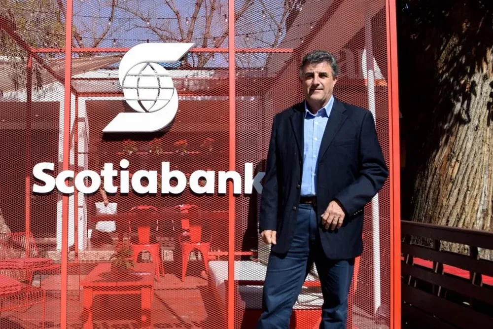 El gerente de Empresas, Agro y Pymes de Scotiabank, Alberto Noria, en el stand en Expo Prado