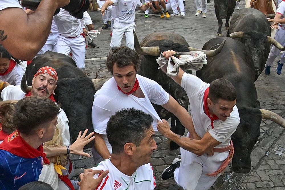 Último encierro de los sanfermines en las fiestas de Pamplona en 2025.