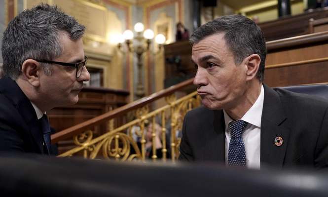 El ministro de Justicia Félix Bolaños y el presidente Pedro Sánchez.