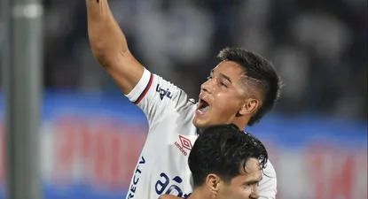 Lozano festeja el gol de Nacional que anotó Bentancourt