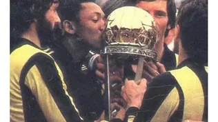 Los jugadores de Peñarol con la Intercontinental de 1982